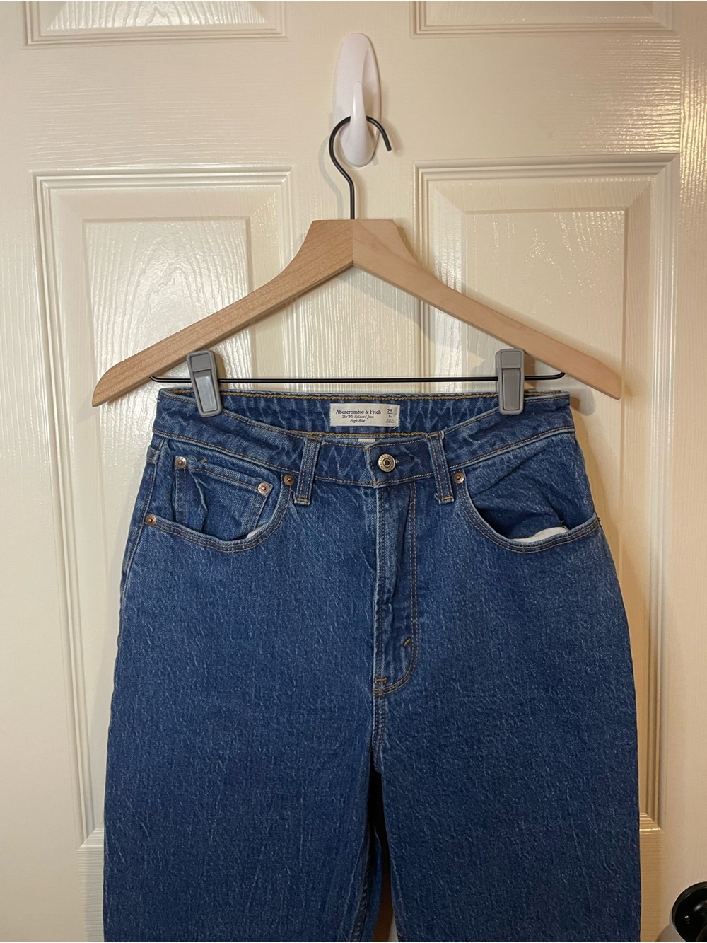 Abercrombie & Fitch Curve Love High Rise 90s Relaxed Jean Size 28 Regular - Picture 4 of 9